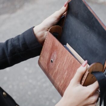 Intra απο ξύλο plywood 3mm-4mm πάχος - Γυναικεία Ξύλινη Τσάντα Clutch 4mm Δίασταση 30x30 cm Intraeaxys-51rrvv01 - Image 4