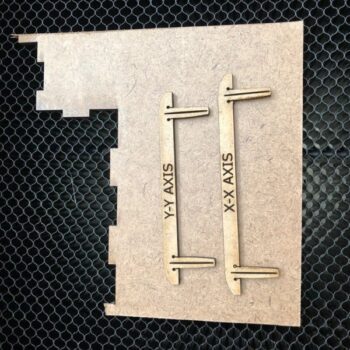 Intra απο ξύλο plywood 3mm-4mm πάχος - Καρφίτσες κηρήθρας Glowforge Δίασταση 30x30 cm Intraeaxys-r7vd5627 - Image 1