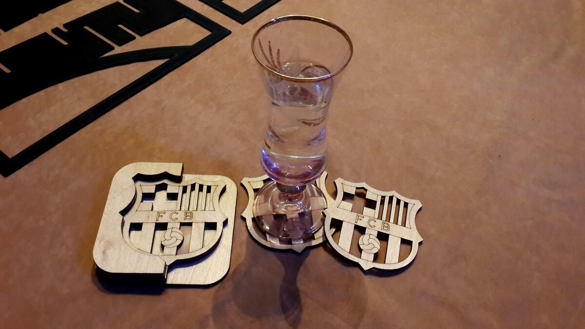 Intra απο ξύλο plywood 3mm-4mm πάχος - Πρότυπο FCB Sports Team Coasters Δίασταση 30x30 cm Intraeaxys-eoxlpjqo