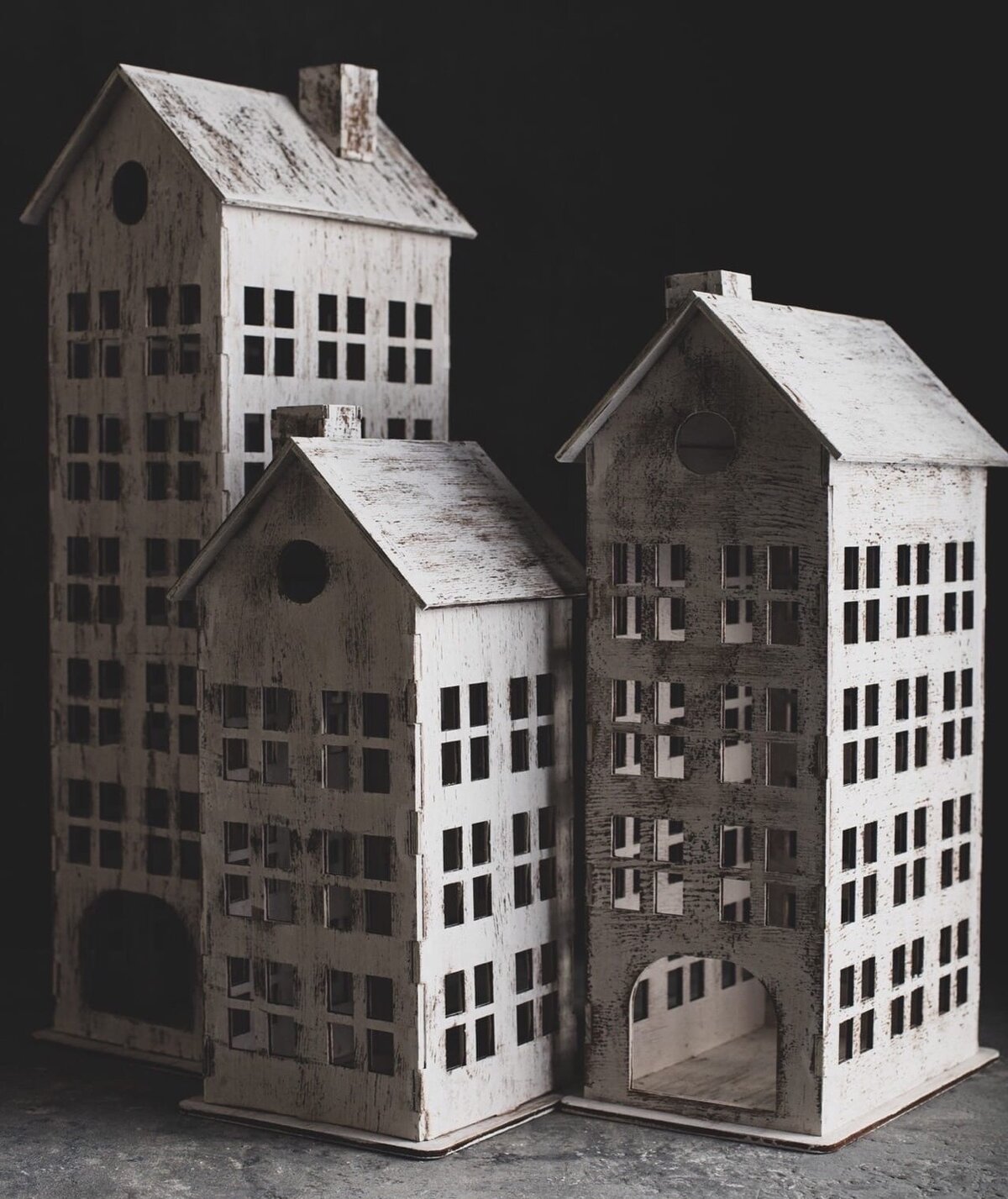 Intra απο ξύλο plywood 3mm-4mm πάχος - Πολυώροφο κτίριο σε vintage στυλ Δίασταση 30x30 cm Intraeaxys-075yx63o