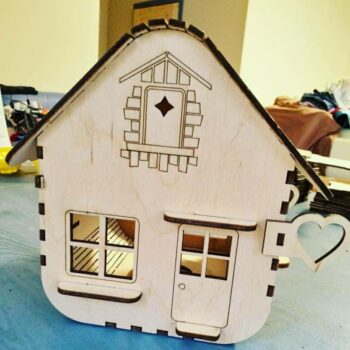 Intra απο ξύλο plywood 3mm-4mm πάχος - Φωτιστικό σε σχήμα σπιτιού Δίασταση 30x30 cm Intraeaxys-pok3yw87 - Image 4