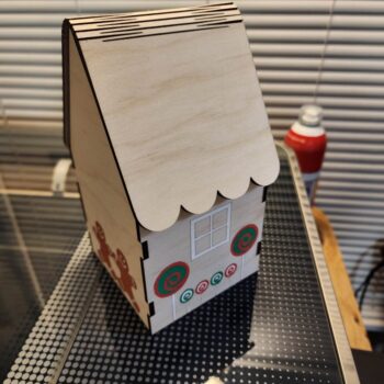 Intra απο ξύλο plywood 3mm-4mm πάχος - Ξύλινο Σπίτι με μελόψωμο Δίασταση 40x50 cm Intraeaxys-joed3681 - Image 3