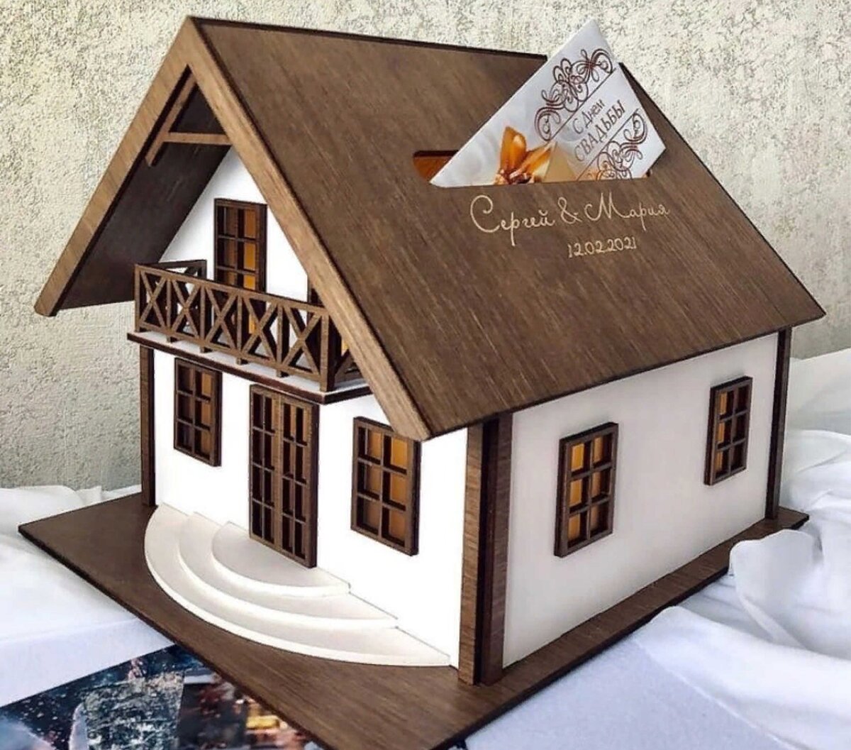 Intra απο ξύλο plywood 3mm-4mm πάχος - Κουτί για κάρτες γάμου σε σχήμα σπιτιού Δίασταση 30x30 cm Intraeaxys-lopqgz37