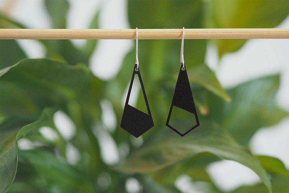 Intra απο ξύλο plywood 3mm-4mm πάχος - Γεωμετρικό Μινιμαλιστικό Ακρυλικό Σκουλαρίκι κοσμήματος Δίασταση 3x3 cm Intraeaxys-67wl8dm1