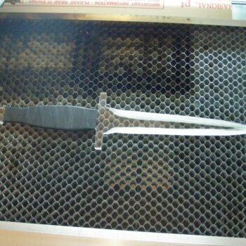 Intra απο ξύλο plywood 3mm-4mm πάχος - Ακρυλικό ανοιχτήρι γραμμάτων στιλέτο Δίασταση 20x20 cm Intraeaxys-m1d6xqd7 - Image 1