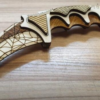 Intra απο ξύλο plywood 3mm-4mm πάχος - Χαραγμένο μαχαίρι Karambit 3mm Δίασταση 30x30 cm Intraeaxys-67wl0j21 - Image 1