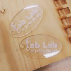 Intra απο ξύλο plywood 3mm-4mm πάχος - Μπρελόκ Fablab Δίασταση 5x5 cm Intraeaxys-m1ddq3x1