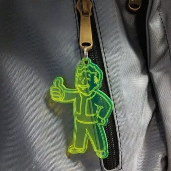 Intra απο ξύλο plywood 3mm-4mm πάχος - Μπρελόκ Fallout Δίασταση 5x5 cm Intraeaxys-r1z0vkno - Image 1