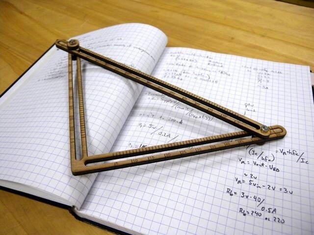 Intra απο ξύλο plywood 3mm-4mm πάχος - Πυθαγόρεια αριθμομηχανή Δίασταση 30x30 cm Intraeaxys-m1d69re7