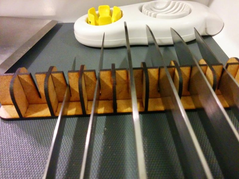 Intra απο ξύλο plywood 3mm-4mm πάχος - Θήκη μαχαιριού Δίασταση 30x30 cm Intraeaxys-voqd2pd1