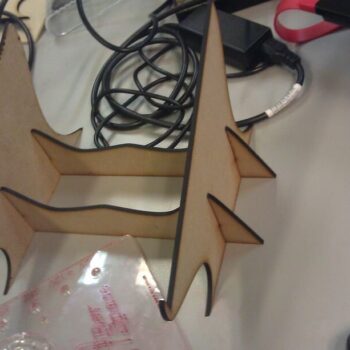 Intra απο ξύλο plywood 3mm-4mm πάχος - Σταθερή βάση φορητού υπολογιστή 4mm Δίασταση 30x30 cm Intraeaxys-6o3ymlr7 - Image 1