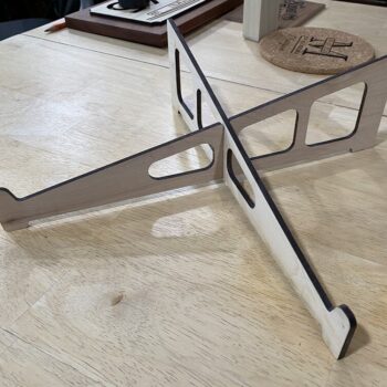 Intra απο ξύλο plywood 3mm-4mm πάχος - Βάση φορητού υπολογιστή Δίασταση 30x30 cm Intraeaxys-eo4qzl87 - Image 1