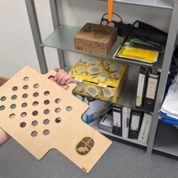 Intra απο ξύλο plywood 3mm-4mm πάχος - Βάση φορητού υπολογιστή Δίασταση 30x30 cm Intraeaxys-eo05qv01 - Image 5