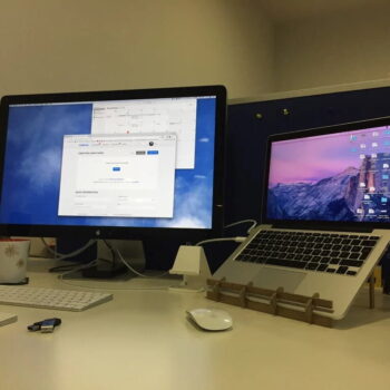 Intra απο ξύλο plywood 3mm-4mm πάχος - Macbook Pro Stand 4mm Δίασταση 30x30 cm Intraeaxys-lopqx8z7 - Image 1