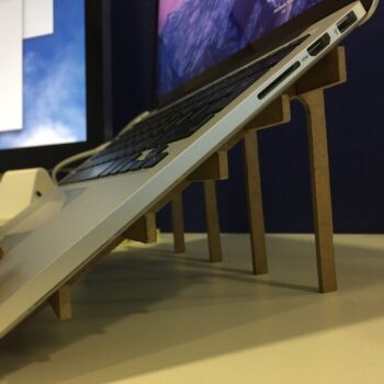 Intra απο ξύλο plywood 3mm-4mm πάχος - Macbook Pro Stand 4mm Δίασταση 30x30 cm Intraeaxys-lopqx8z7 - Image 3