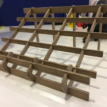 Intra απο ξύλο plywood 3mm-4mm πάχος - Macbook Pro Stand 4mm Δίασταση 30x30 cm Intraeaxys-lopqx8z7 - Image 4