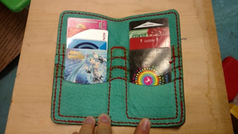 Intra απο ξύλο plywood 3mm-4mm πάχος - Δερμάτινο πορτοφόλι κάρτας Δίασταση 30x30 cm Intraeaxys-p7yrmjro