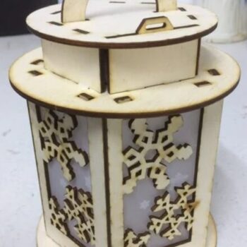 Intra απο ξύλο plywood 3mm-4mm πάχος - Πρότυπο φαναριού μοτίβο νιφάδα χιονιού Δίασταση 30x30 cm Intraeaxys-67wl4zw1 - Image 1