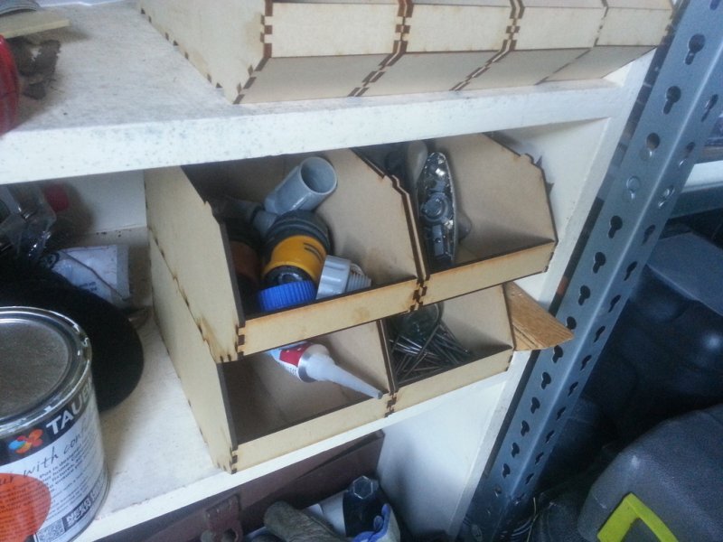 Intra απο ξύλο plywood 3mm-4mm πάχος - Στοιβαζόμενο Linbin χωρίς βίδες Δίασταση 30x30 cm Intraeaxys-yonem0xo