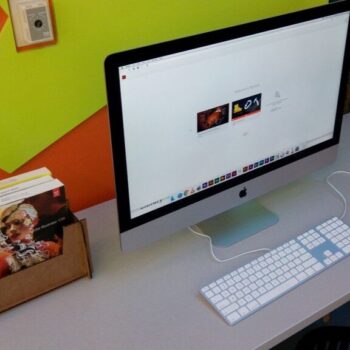 Intra απο ξύλο plywood 3mm-4mm πάχος - Βάση προβολής περιοδικών Cardboard Δίασταση 30x30 cm Intraeaxys-91jdr641 - Image 1