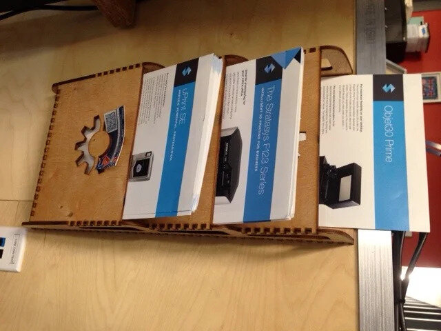 Intra απο ξύλο plywood 3mm-4mm πάχος - Επιτοίχιο ράφι περιοδικών Δίασταση 30x30 cm Intraeaxys-eoxlw0jo