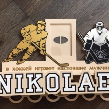 Intra απο ξύλο plywood 3mm-4mm πάχος - Κάτοχος μεταλλίου χόκεϊ Δίασταση 30x30 cm Intraeaxys-joedmw81 - Image 1