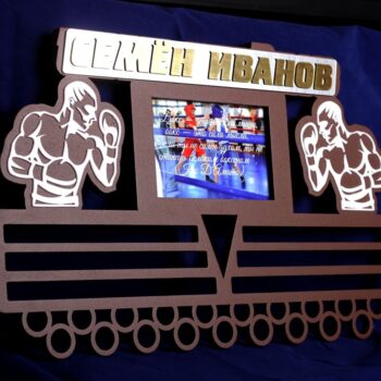 Intra απο ξύλο plywood 3mm-4mm πάχος - Κρεμάστρα μετάλλων πυγμαχίας Δίασταση 30x30 cm Intraeaxys-67wlj331 - Image 1