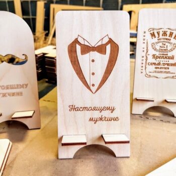 Intra απο ξύλο plywood 3mm-4mm πάχος - Εξατομικευμένο δώρο βάσης κινητού τηλεφώνου για άνδρες Δίασταση 30x30 cm Intraeaxys-91jd4el1 - Image 1