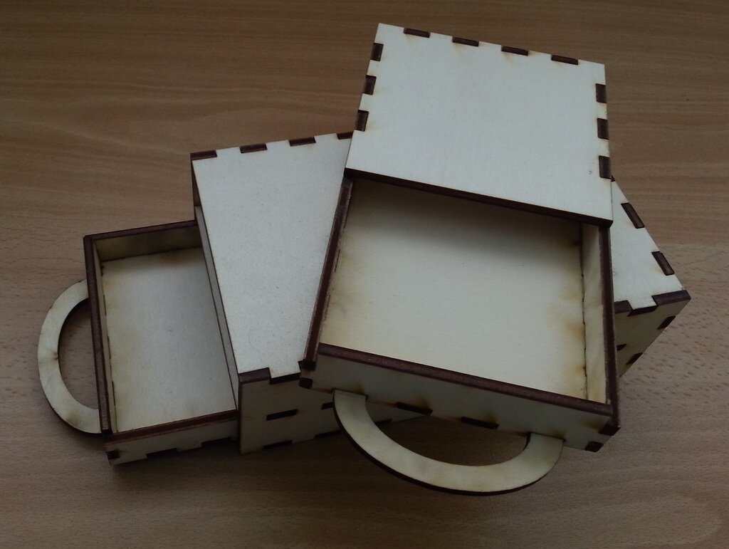 Intra απο ξύλο plywood 3mm-4mm πάχος - Ξύλινο Money Box 4mm Δίασταση 30x30 cm Intraeaxys-lopqz4x7