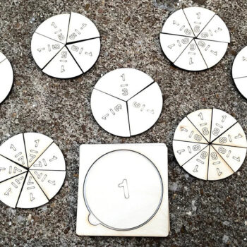 Intra απο ξύλο plywood 3mm-4mm πάχος - Βοήθημα μάθησης κλάσματα Μαθηματικά Εκπαιδευτικό παιχνίδι Κατ' οίκον εκπαίδευση Μοντεσσόρι Ξύλινο παιχνίδι Δίασταση 30x30 cm Intraeaxys-ro6ywg67 - Image 1