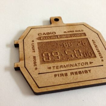 Intra απο ξύλο plywood 3mm-4mm πάχος - Κρεμαστό κολιέ ρολόι Nerd Casio Δίασταση 30x30 cm Intraeaxys-m1dd6zl1 - Image 1