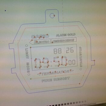 Intra απο ξύλο plywood 3mm-4mm πάχος - Κρεμαστό κολιέ ρολόι Nerd Casio Δίασταση 30x30 cm Intraeaxys-m1dd6zl1 - Image 3