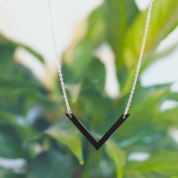 Intra απο ξύλο plywood 3mm-4mm πάχος - Κολιέ Ακρυλικά Μινιμαλιστικά κοσμήματα Δίασταση 30x30 cm Intraeaxys-e1gk9lyo - Image 1