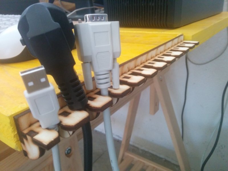 Intra απο ξύλο plywood 3mm-4mm πάχος - Οργανωτής κρεμάστρας καλωδίων Δίασταση 30x30 cm Intraeaxys-m1ddq5l1