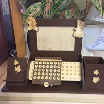 Intra απο ξύλο plywood 3mm-4mm πάχος - Calendar Desk Organizer Μαρκαδόρος Δίασταση 30x30 cm Intraeaxys-eo4q0ed7 - Image 1