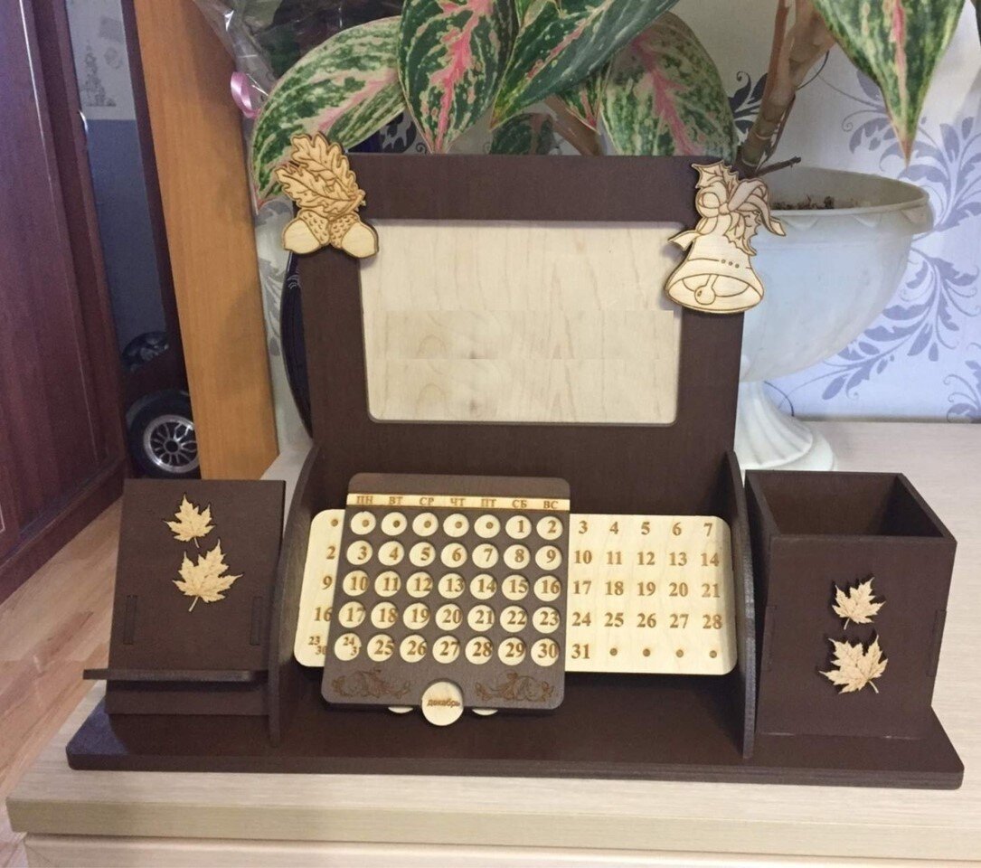 Intra απο ξύλο plywood 3mm-4mm πάχος - Calendar Desk Organizer Μαρκαδόρος Δίασταση 30x30 cm Intraeaxys-eo4q0ed7