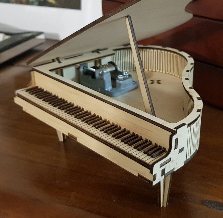 Intra απο ξύλο plywood 3mm-4mm πάχος - Grand Piano Music Box 3mm Δίασταση 30x30 cm Intraeaxys-eo206dm7