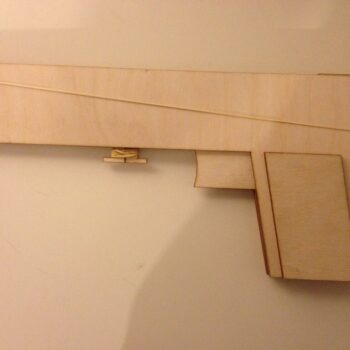 Intra απο ξύλο plywood 3mm-4mm πάχος - Rubber Band Gun 6-Shot Ημιαυτόματο Δίασταση 30x30 cm Intraeaxys-91jdywl1 - Image 1