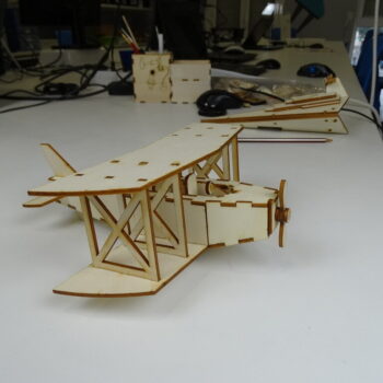 Intra απο ξύλο plywood 3mm-4mm πάχος - Ξύλινο παιχνίδι αεροπλάνο Διώροφο παιχνίδι αεροπλάνο Δίασταση 30x30 cm Intraeaxys-r7vm2rz7 - Image 1