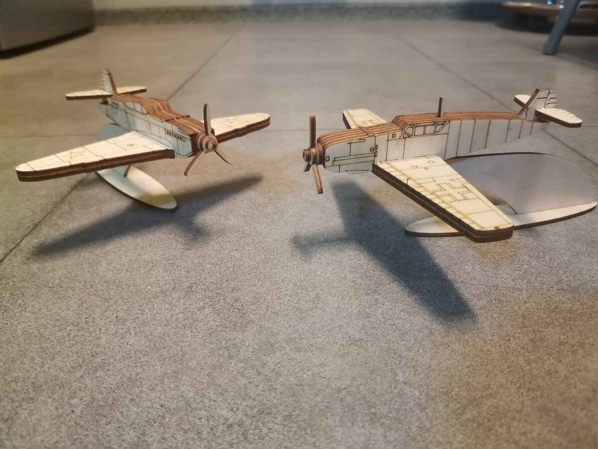 Intra απο ξύλο plywood 3mm-4mm πάχος - Μαχητικό αεροσκάφος Messerschmitt BF 109 Δίασταση 30x30 cm Intraeaxys-6o3ylzk7