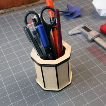 Intra απο ξύλο plywood 3mm-4mm πάχος - Ξύλινη πολυγωνική θήκη για στυλό Δίασταση 30x30 cm Intraeaxys-e1gkmzmo - Image 1