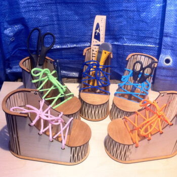 Intra απο ξύλο plywood 3mm-4mm πάχος - Οργάνωση γραφείου βάσης βάσης στυλό σχήματος παπουτσιού Δίασταση 30x30 cm Intraeaxys-m1d6e4x7 - Image 1