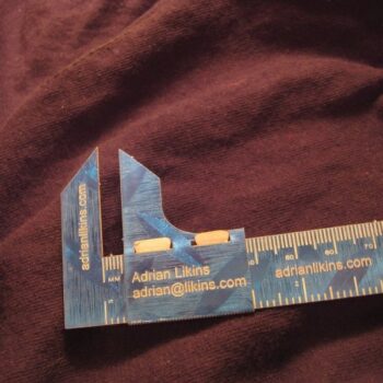 Intra απο ξύλο plywood 3mm-4mm πάχος - Δαγκάνα επαγγελματικής κάρτας Δίασταση 30x30 cm Intraeaxys-joeredd7 - Image 1