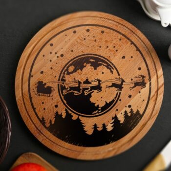 Intra απο ξύλο plywood 3mm-4mm πάχος - Χριστουγεννιάτικη διακόσμηση με χαρακτική λέιζερ Flying Santa Claus Δίασταση 30x30 cm Intraeaxys-joedzy81 - Image 1