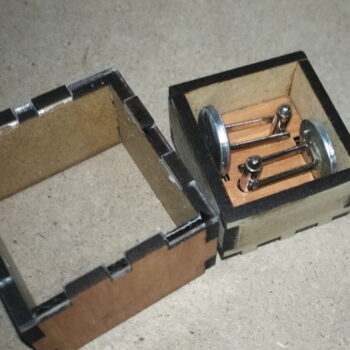 Intra απο ξύλο plywood 3mm-4mm πάχος - Ξύλινο κουτί με μανικετόκουμπα Δίασταση 30x30 cm Intraeaxys-d1lvlkzo - Image 3