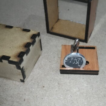 Intra απο ξύλο plywood 3mm-4mm πάχος - Ξύλινο κουτί με μανικετόκουμπα Δίασταση 30x30 cm Intraeaxys-d1lvlkzo - Image 5