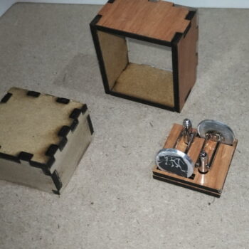 Intra απο ξύλο plywood 3mm-4mm πάχος - Ξύλινο κουτί με μανικετόκουμπα Δίασταση 30x30 cm Intraeaxys-d1lvlkzo - Image 7