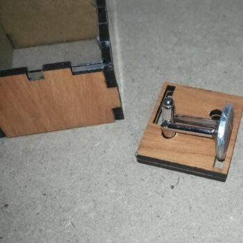 Intra απο ξύλο plywood 3mm-4mm πάχος - Ξύλινο κουτί με μανικετόκουμπα Δίασταση 30x30 cm Intraeaxys-d1lvlkzo - Image 9