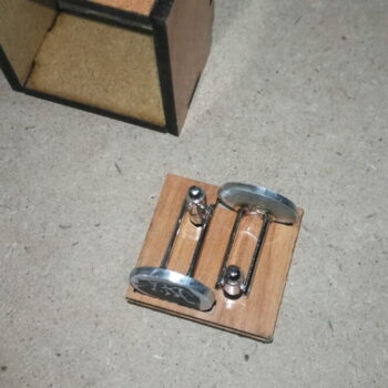 Intra απο ξύλο plywood 3mm-4mm πάχος - Ξύλινο κουτί με μανικετόκουμπα Δίασταση 30x30 cm Intraeaxys-d1lvlkzo - Image 10