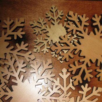 Intra απο ξύλο plywood 3mm-4mm πάχος - Χριστουγεννιάτικη νιφάδα χιονιού Δίασταση 30x30 cm Intraeaxys-91jdrr51 - Image 1